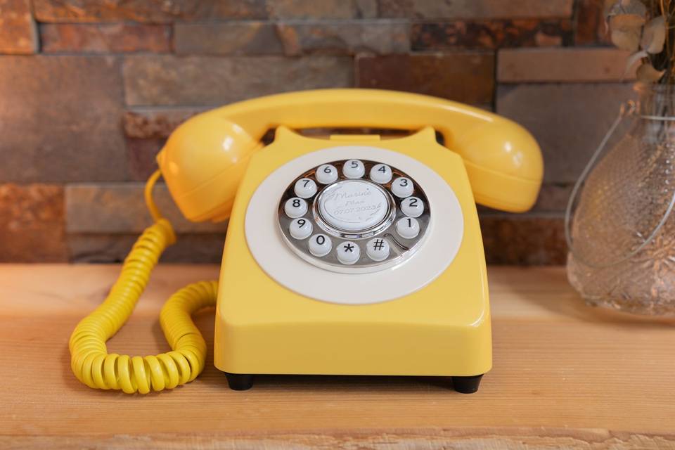 Téléphone jaune