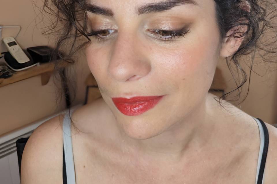 Maquillage invitée thème rouge