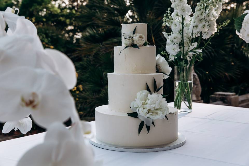 WEDDING CAKE