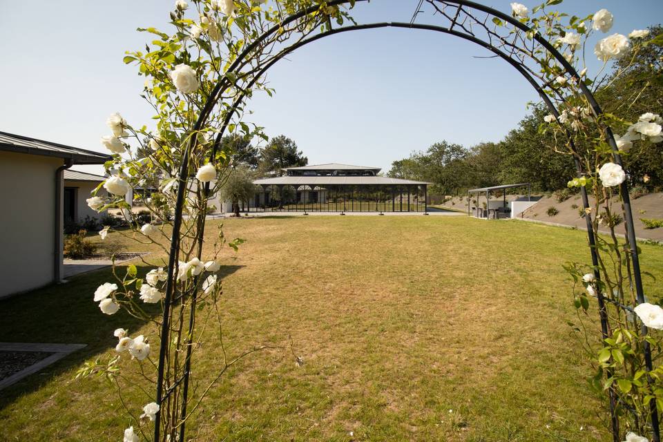 23 idées sublimes d'arches pour décorer son jardin