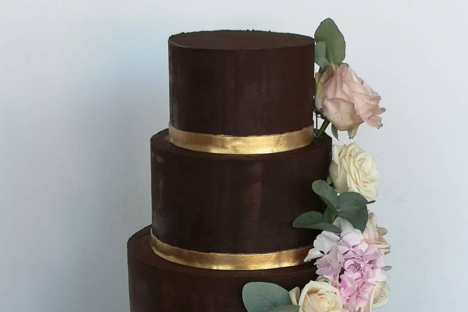 Semi naked wedding cake