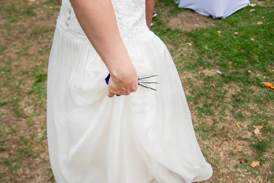 Détail fléchettes dans la hand