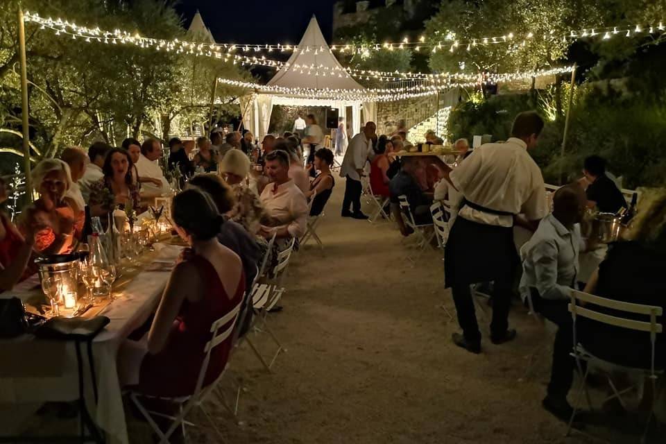 Dîner terrasse aux oliviers