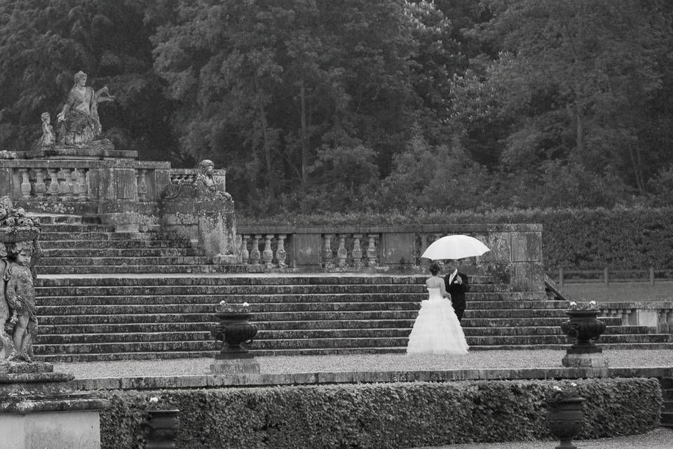 Mariés, château, parapluie