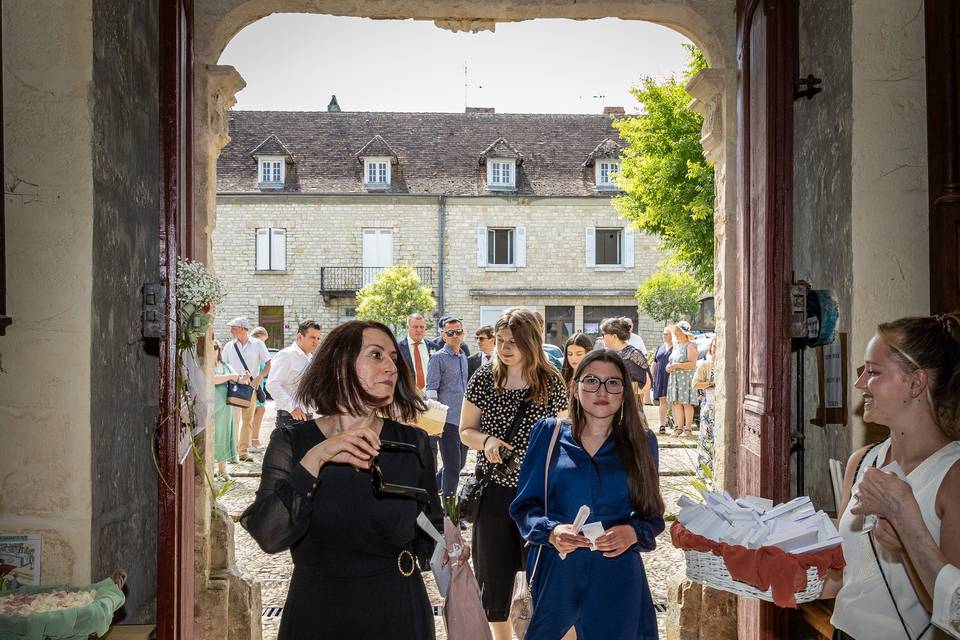 Entrer dans l'eglise