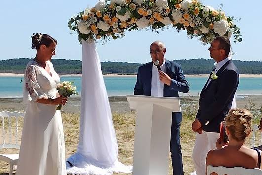 Cérémonie laïque sur la plage