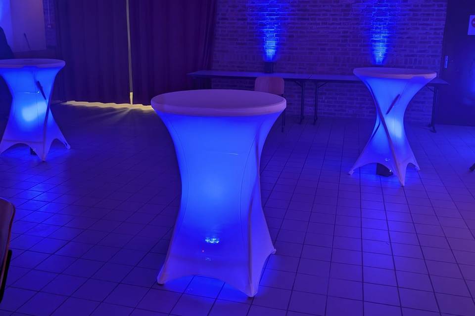 Mange debout en lumière