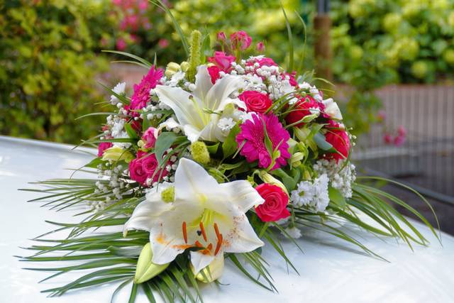 Bouquet fleur voiture