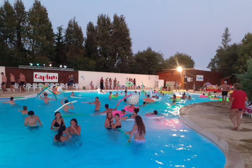 Soirée piscine camping