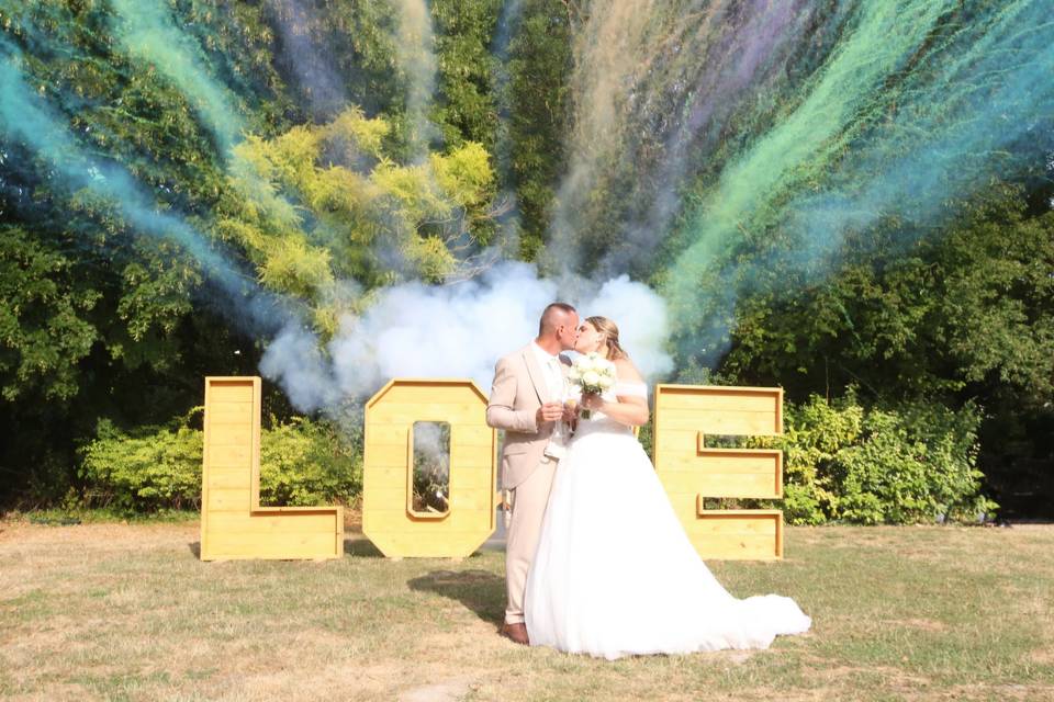 LOVE avec jets couleurs