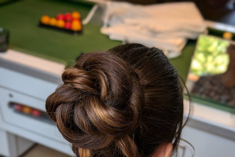 Chignon haut.