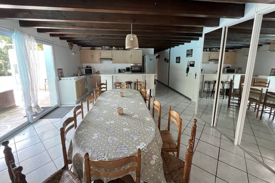 Salle à manger gîte Le Clos