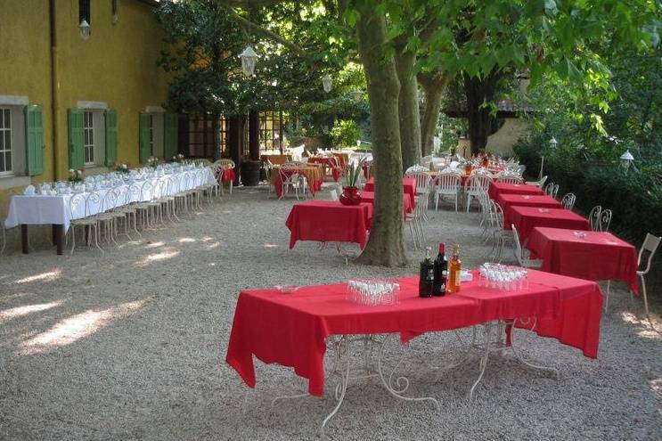 Tables pour apéritif en extérieur