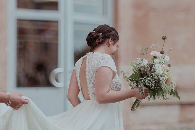 La mariée arrivant à la mairie