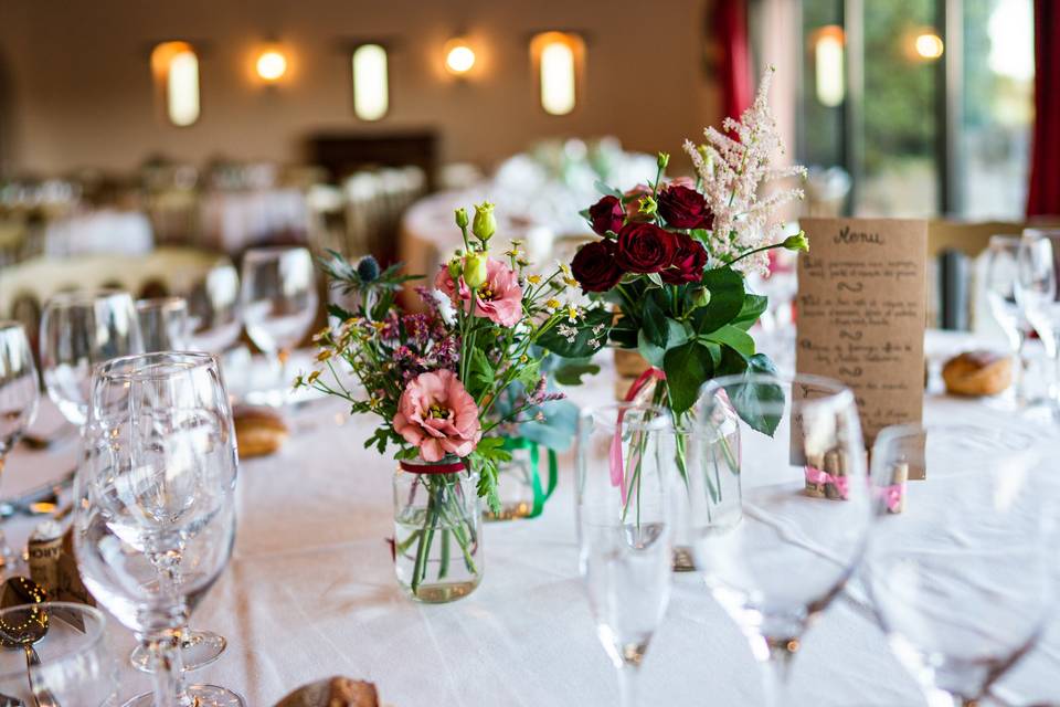 Salle dressée pour mariage