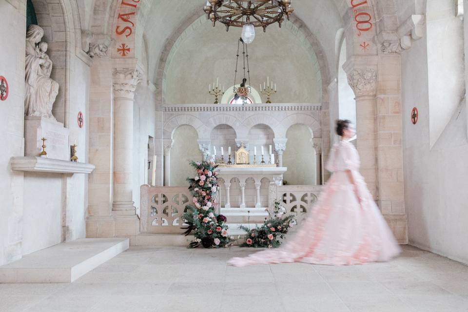 Mariée dans la chapelle