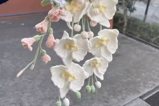 Bouquet Cascade Pêche & Blanc