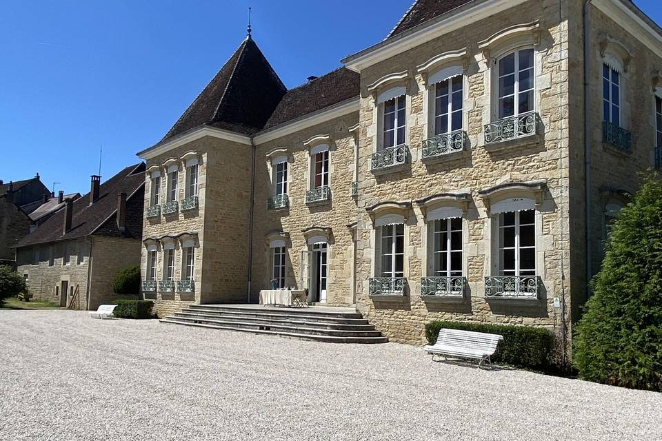 Cocktail face au château côté