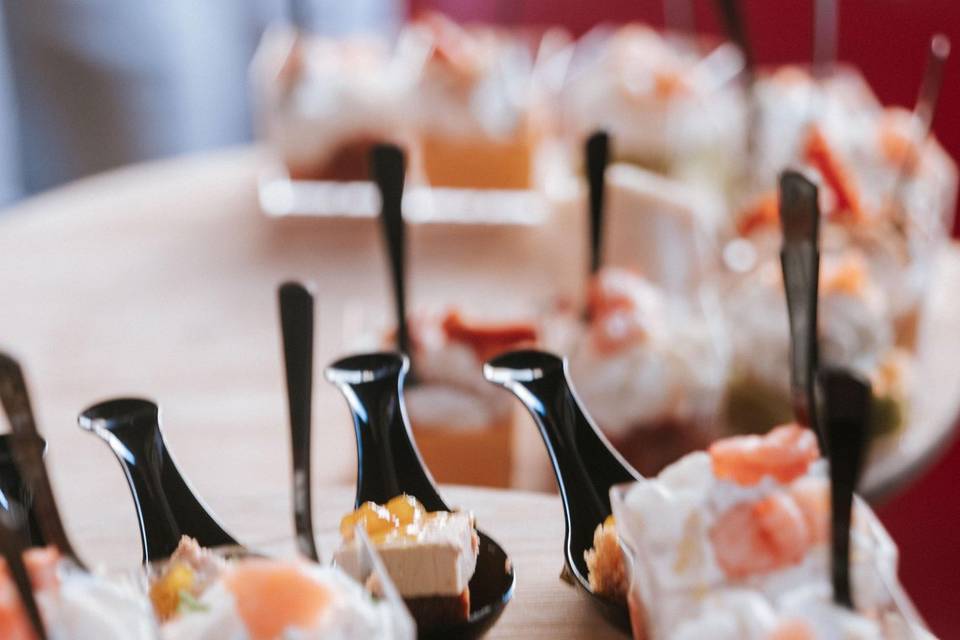 mini_entrees_cremees_cuillere_noir
