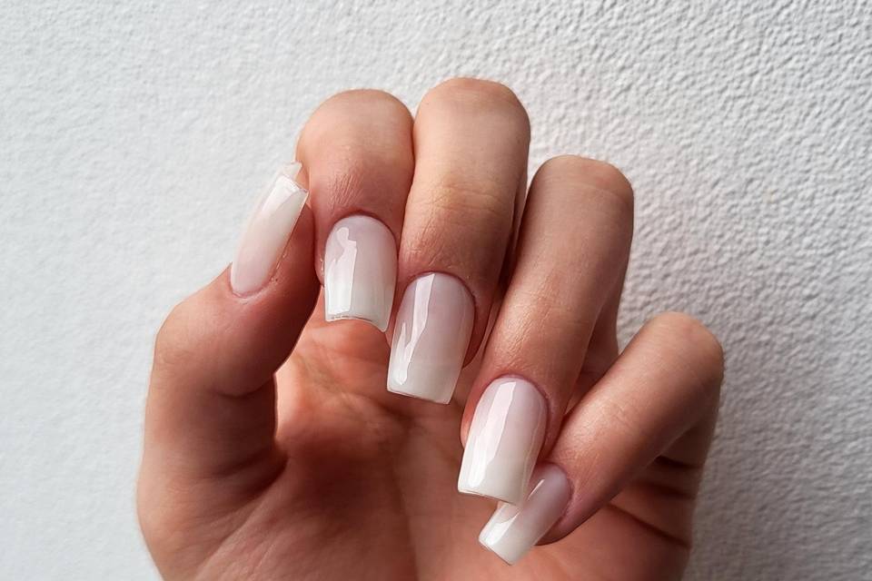 Pose simple blanc laiteux