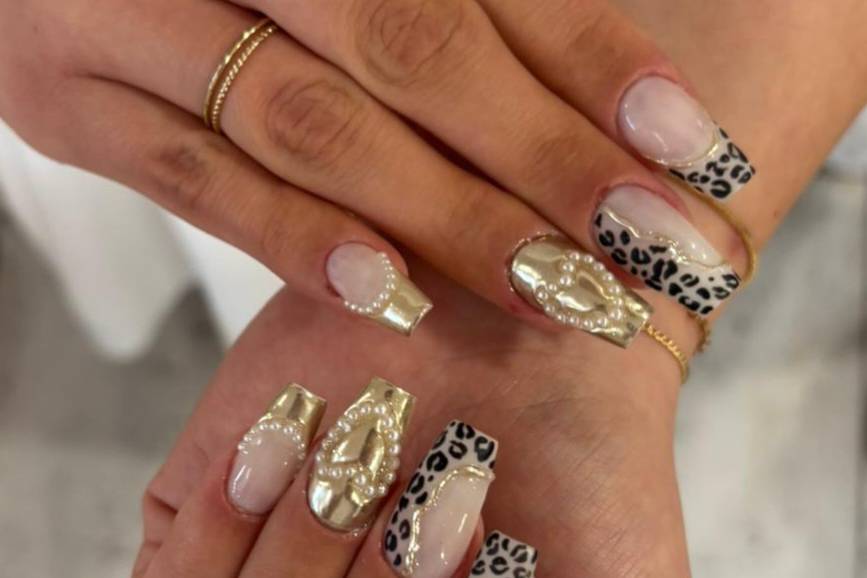 Nail art thème or et blanc