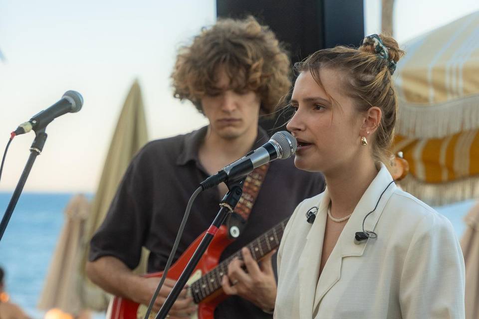 Elise notre chanteuse