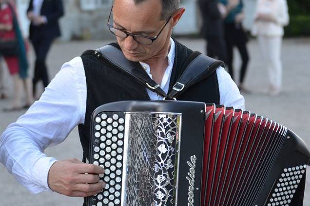 Nicolas à l'accordéon