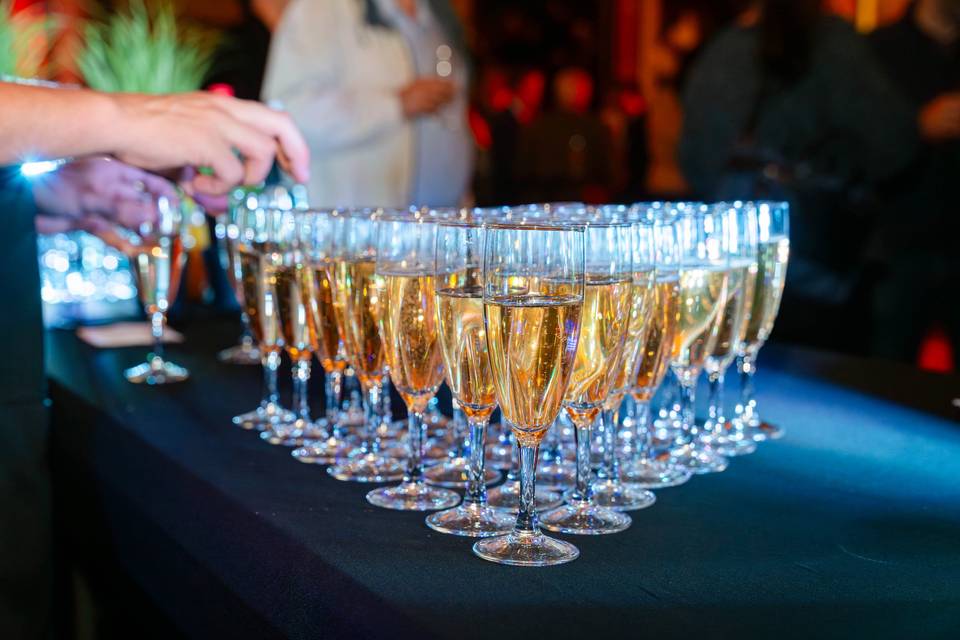 PHOTO LATÉRALE_ PLATEAU À COUPES À CHAMPAGNE