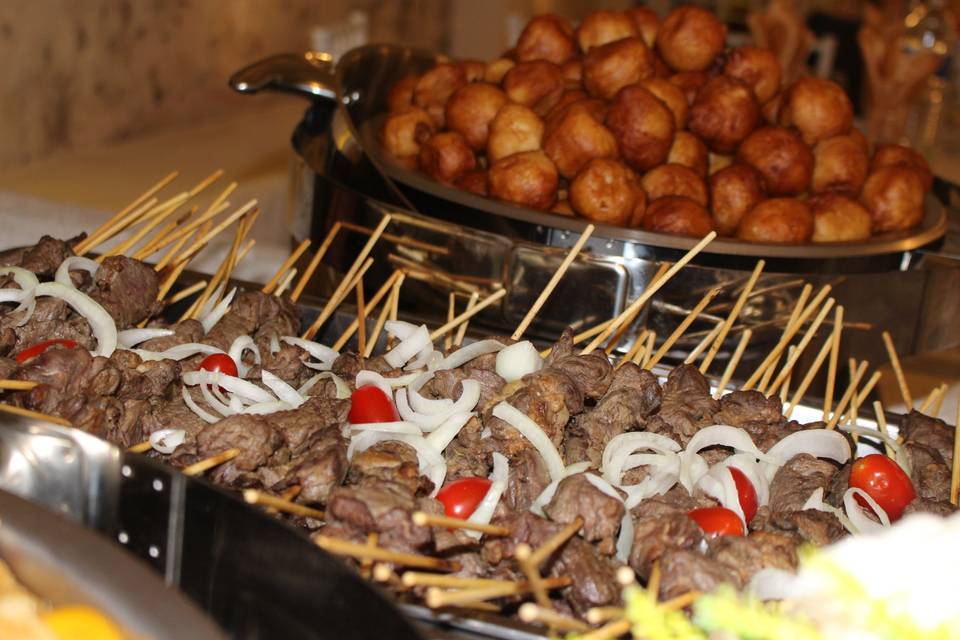 Brochettes de boeuf et beignet