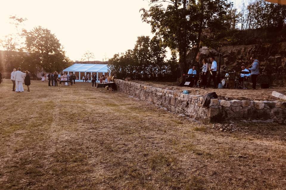 Mariage cour de château Mtp