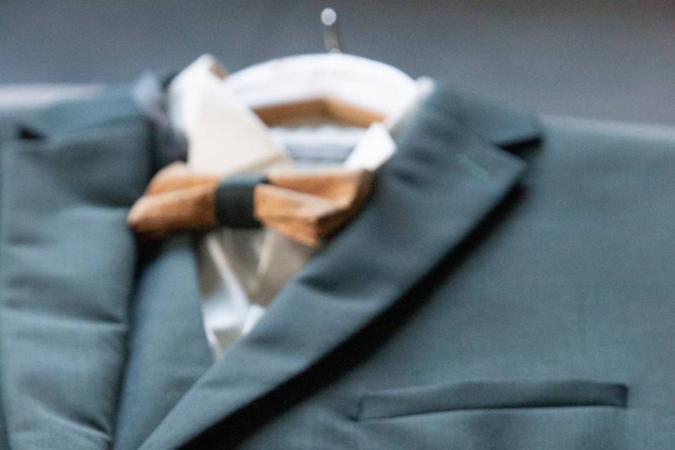 Détails costume marié
