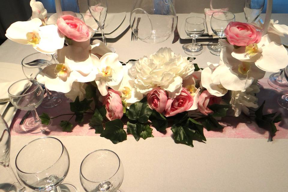 Table cerceau blanc et rose