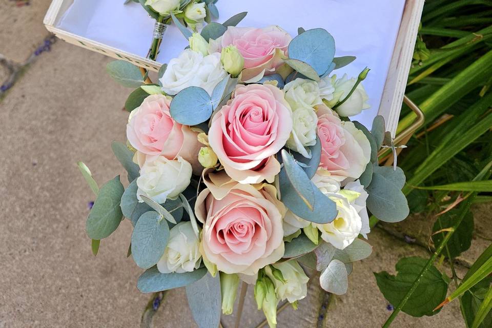 Bouquet à jeter, Boutonnières