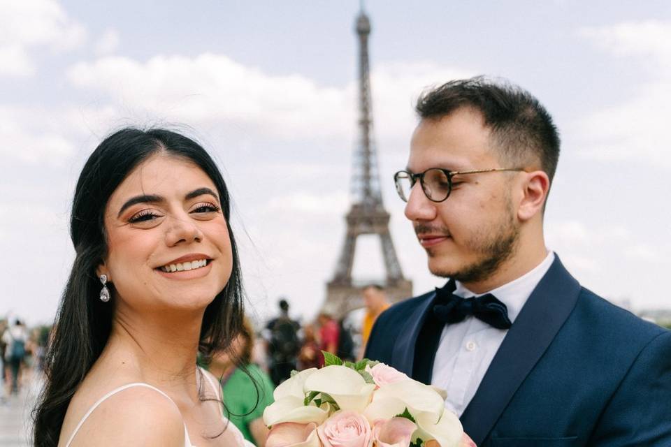 Un couple au Trocadéro