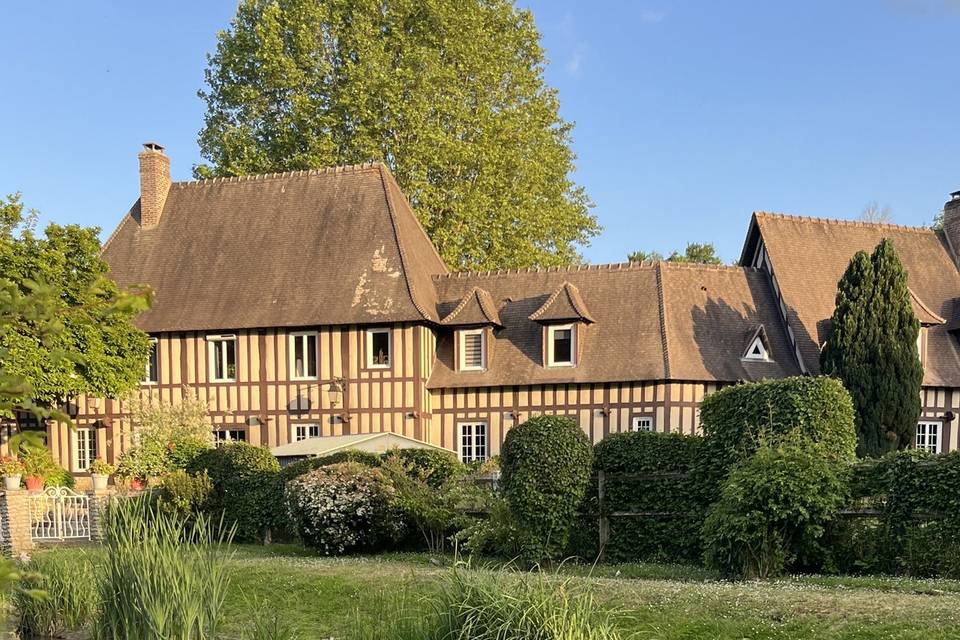 Au bord de la rivière