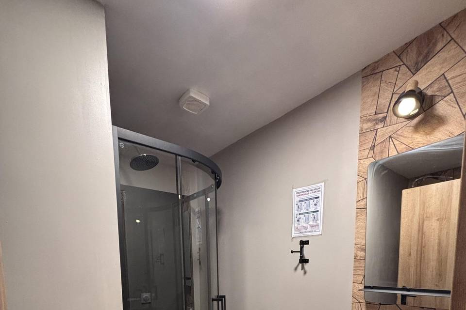 Salle de bain chambre 4