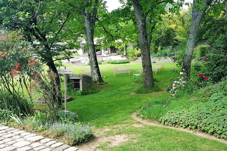 Cérémonie laïque dans le parc