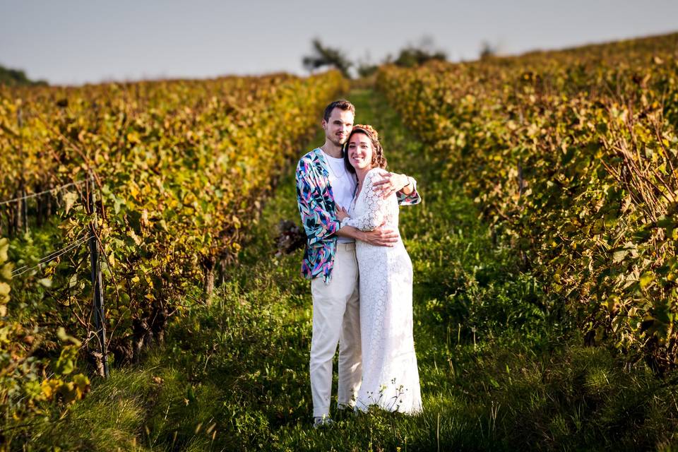 Séance couple dans les vignes