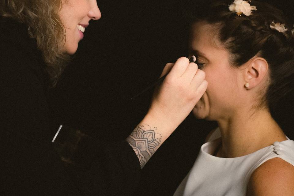 Mise en beauté d’une mariée