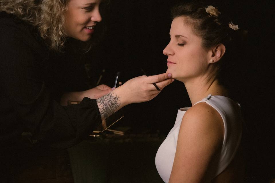 Mise en beauté d’une mariée