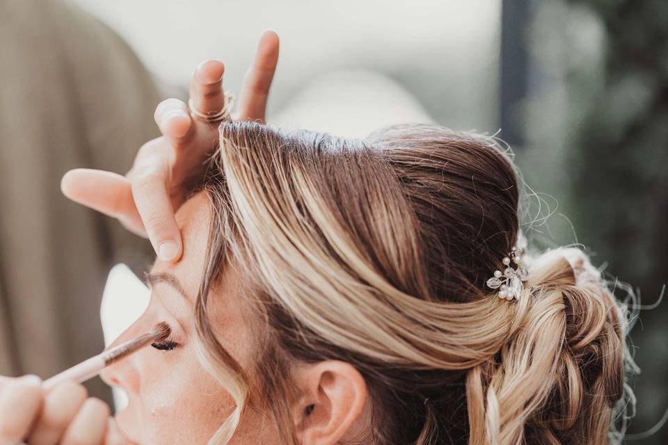 La mise en beauté de la mariée