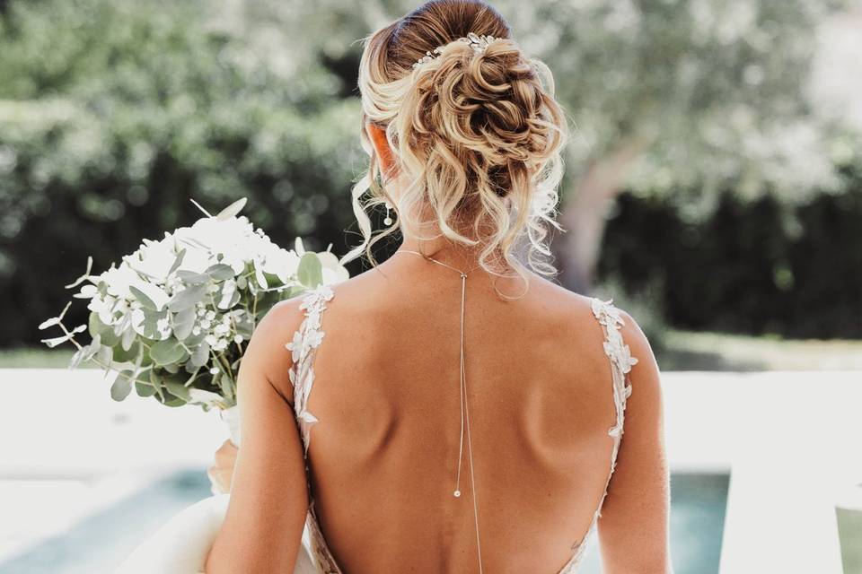 Le dos nu de la mariée