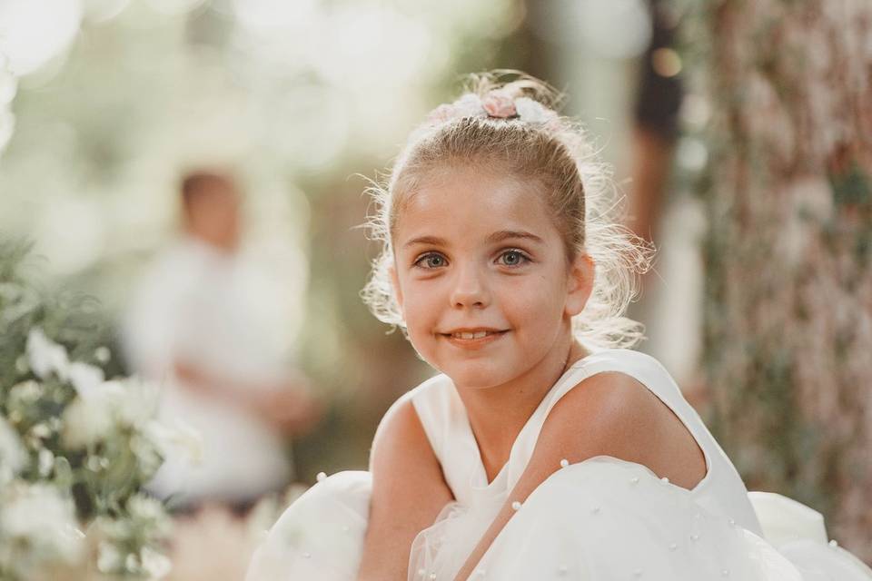 Une jeune invitée rayonnante