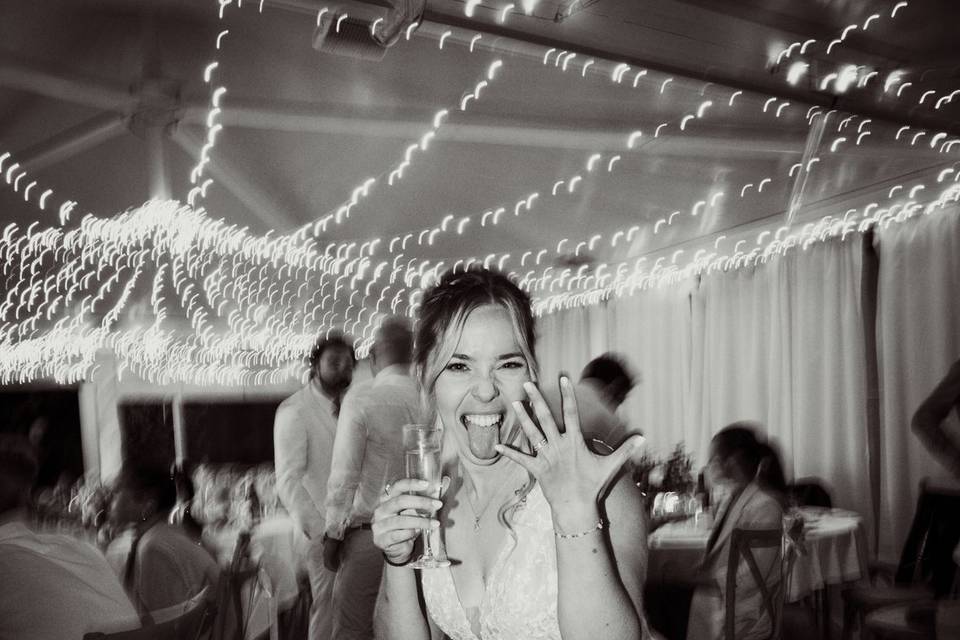 La mariée au cœur de la fête
