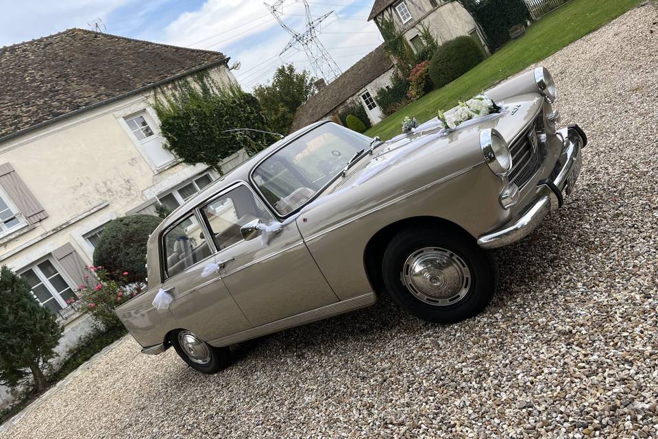 Peugeot 404 beige