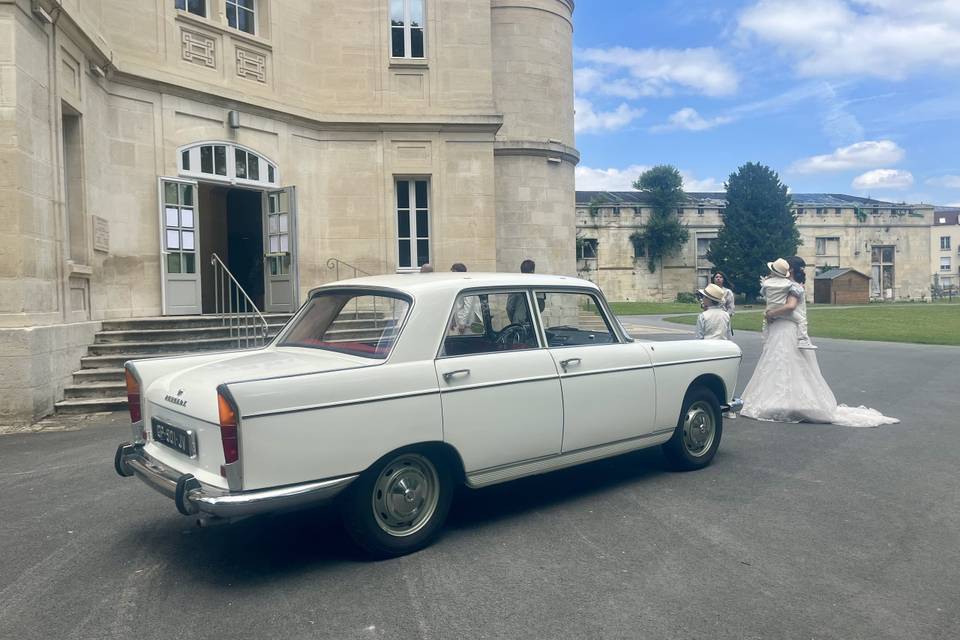 Peugeot 404 blanche
