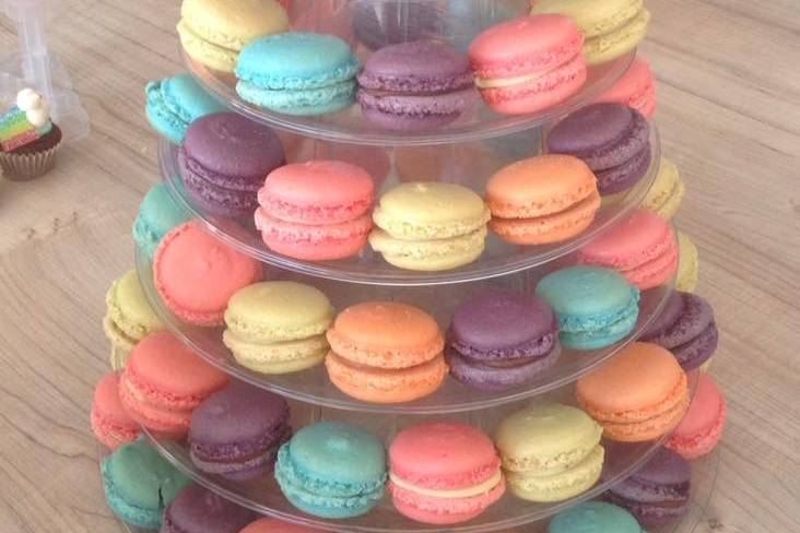 80 macarons