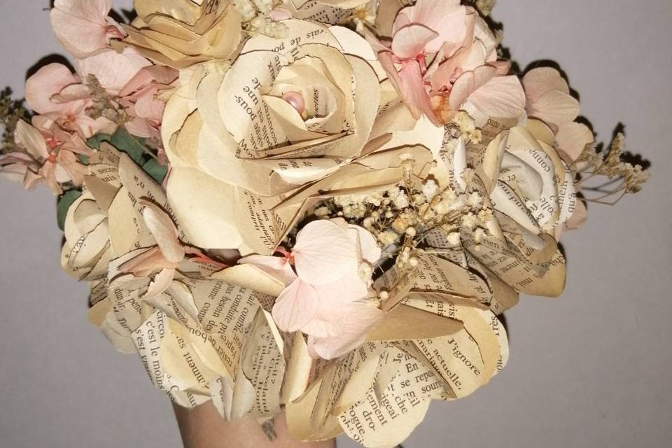 Bouquet papier et hortensia