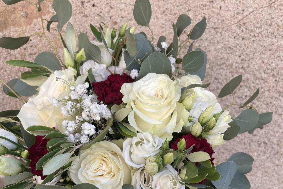 Bouquet blanc et bordeau