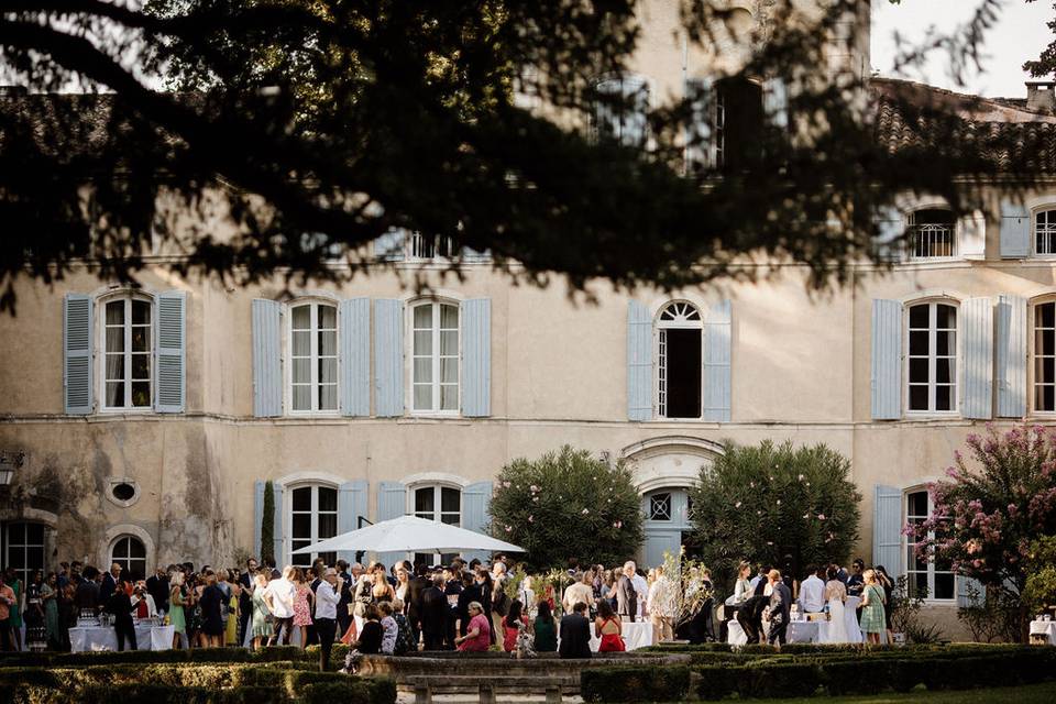 Cocktail devant le château